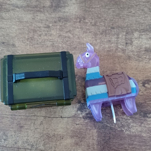 Loot Llama & Treasure chest light ups - Picture 1 of 3